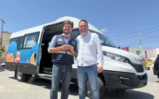 Saúde de Serra Branca ganha nova van com 21 lugares para transporte de pacientes