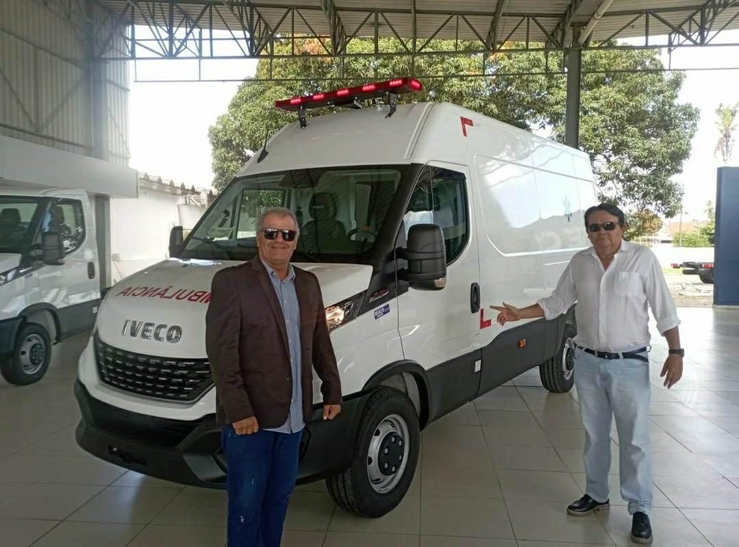 Prefeito Souzinha conquista nova ambulância para o município de Serra Branca
