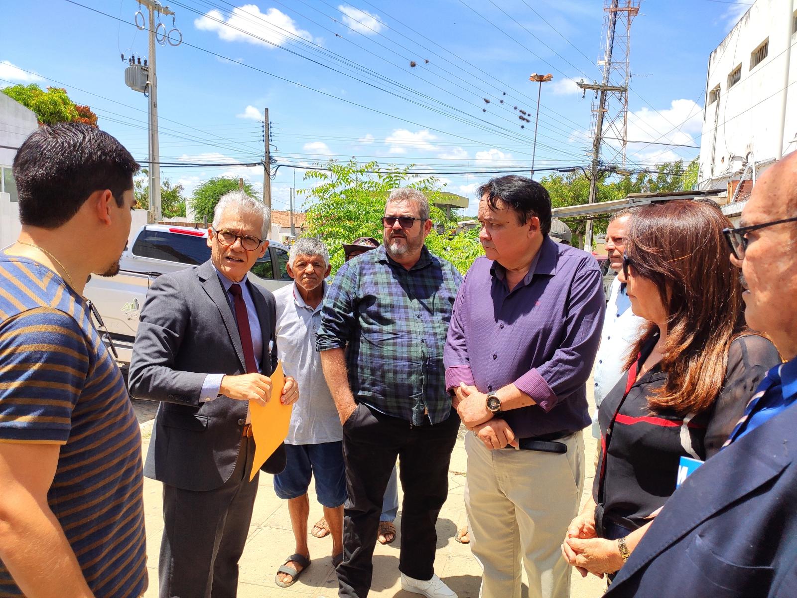 Superintendente da CAIXA visita Serra Branca para conhecer futuras instalações da agência na cidade