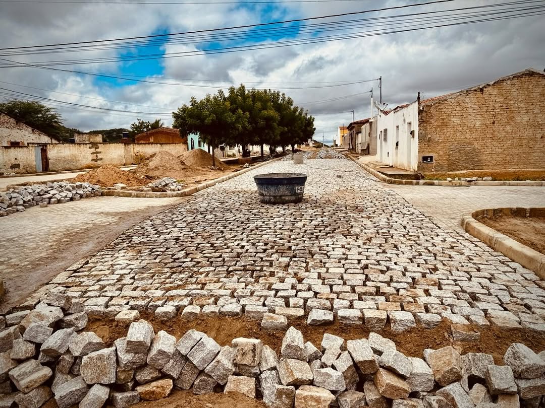 Obra na Rua Severino Gregório de Souza, em Santa Luzia do Cariri, avança e leva mais mobilidade e qualidade de vida à população