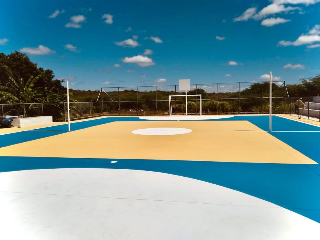 Prefeitura de Serra Branca conclui construção de quadra poliesportiva na Escola Manoel Duarte, no distrito de Sucuru
