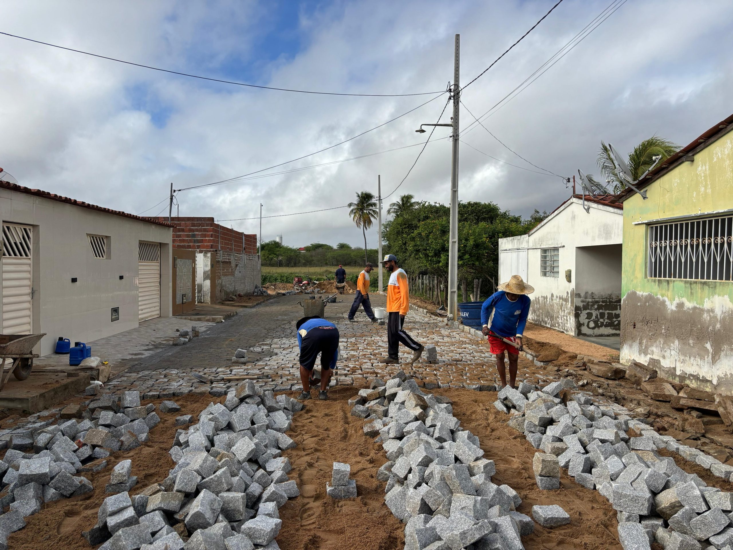 Prefeitura de Serra Branca avança com pavimentação em importante rua da cidade