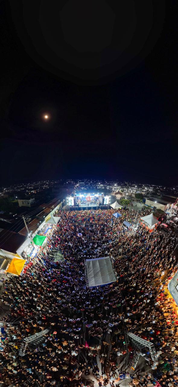 Multidão marca presença na primeira noite de shows em Serra Branca com apresentação histórica do Padre Fabrício Timóteo
